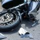 Motociclist accidentat în Piața Cipariu din Cluj-Napoca! S-a scurs carburant pe carosabil