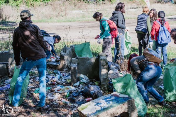 Mii de voluntari din Cluj au participat, și în acest an, la campania națională de strângere a deșeurilor World Cleanup Day – Let’s Do It, Romania! / Foto: Let's Do It, Romania! - Facebook