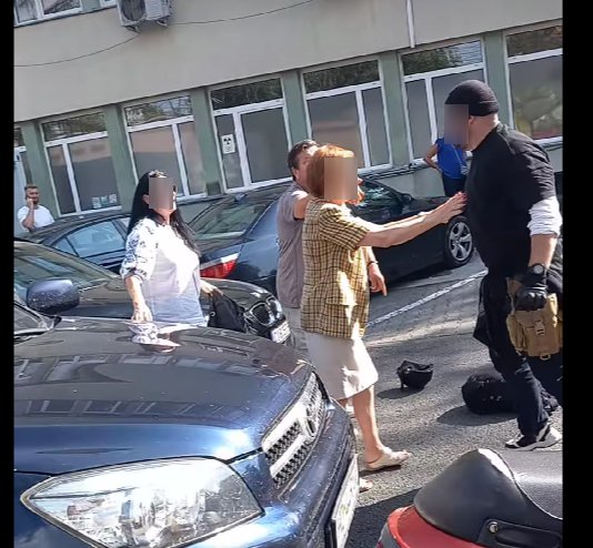 SCANDAL în traficul din Cluj-Napoca. Doi bărbați s-au luat la bătaie
