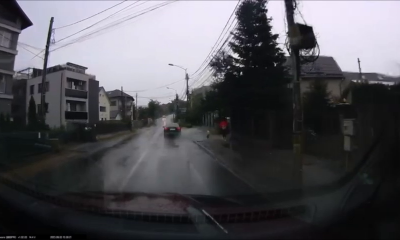 Șofer fără cei 7 ani de acasă în Cluj-Napoca! Circula cu viteză și stropea pietonii - VIDEO