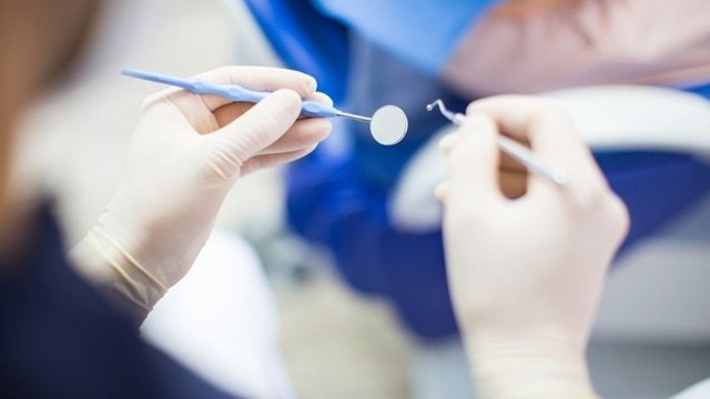 Suntem pe penultimul loc în UE la numărul de vizite la stomatolog. Un român din cinci nu a fost la dentist în ultimul an