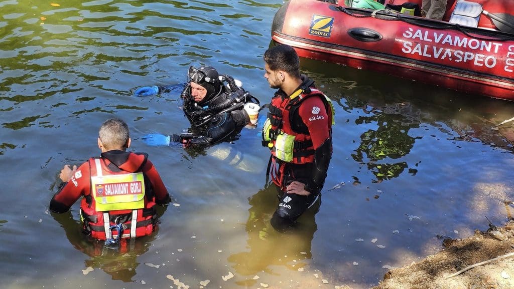 TurdaNews - Continuă căutările bărbatului care s-a scufundat ieri pe lacul Tarnița (UPDATE: Trupul tânărului înecat a fost găsit!)