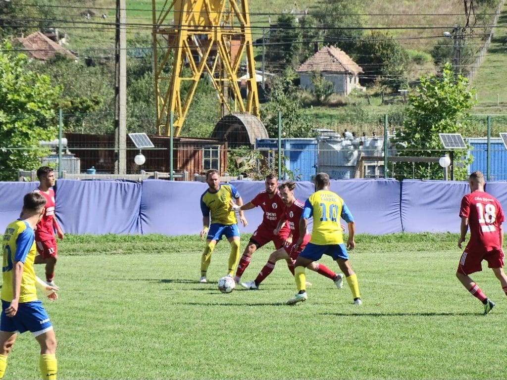 TurdaNews - Fotbal, Liga 4: Victoria Viișoara caștigă clar la Gârbău. Paul Cubleșan înscrie cinci goluri!