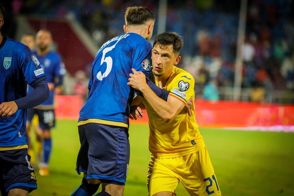 TurdaNews - Fotbal: România luptă pentru calificarea la Euro cu doi clujeni în lot