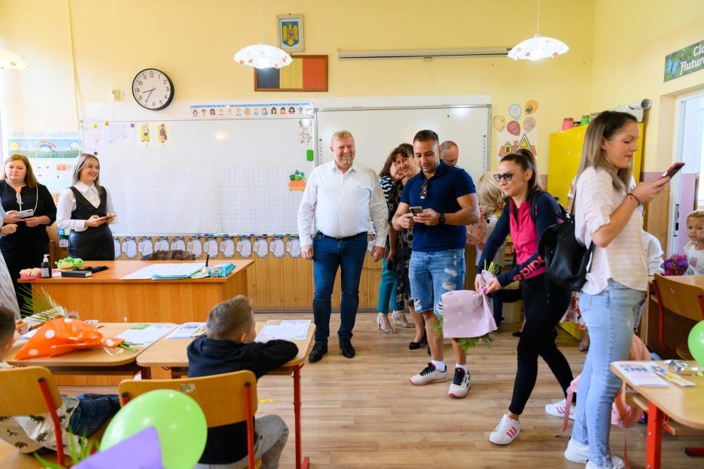 TurdaNews - Zâmbete, emoții și speranțe, împărtășite cu noi la început de an școlar (FOTO)