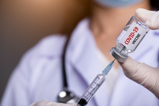 UE vrea să cumpere noi vaccinuri anti-COVID, după ce numărul de cazuri a "explodat" în regiune