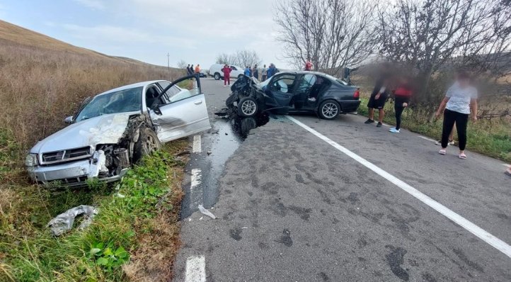 Accident grav la Cluj! Două mașini s-au făcut praf din cauza unei depășiri neregulamentare