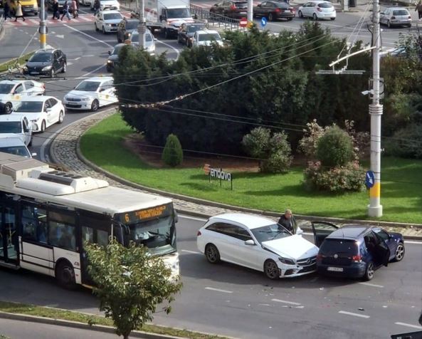 Accident rutier în cartierul Mărăști/Foto: Info Trafic Jud Cluj Facebook.com