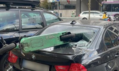BMW distrus cu... trotineta. În parcare, pe Calea Mănăștur / "La Lukoil a luat o pompă și a început să stropească cu benzină"