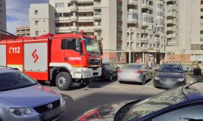 Bloc din Mănăștur cuprins de flăcări din cauza unui incendiu la subsol. 500 de kg de gunoaie au luat foc