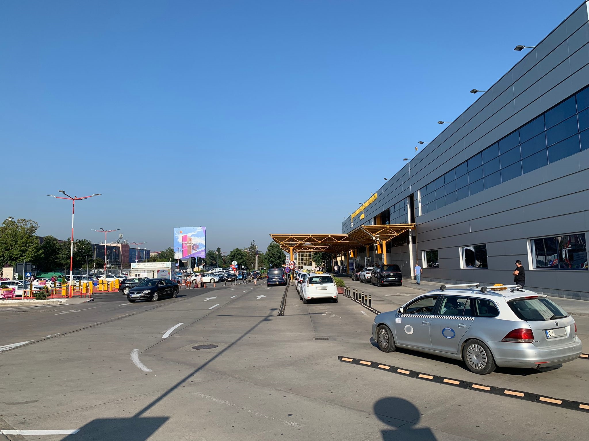 ”Fac ”ciupeli”, ”mizerii”. Este trist că ne mai vizitează și străini” - Taxă aberantă cerută de un taximetrist din Aeroportul Cluj