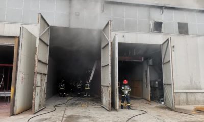 Pompierii au intervenit vineri dimineață la un incendiu izbucnit într-un service auto din municipiul Cluj-Napoca/ Foto: ISU Cluj