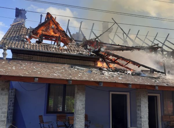 Incendiu la o casă din localitatea Bologa/ Foto: ISU Cluj