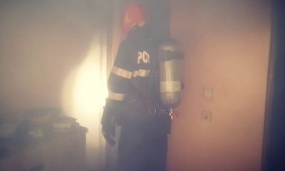 Locatarii unui bloc din Cluj s-au panicat noaptea trecută! Un frigider defect a luat foc