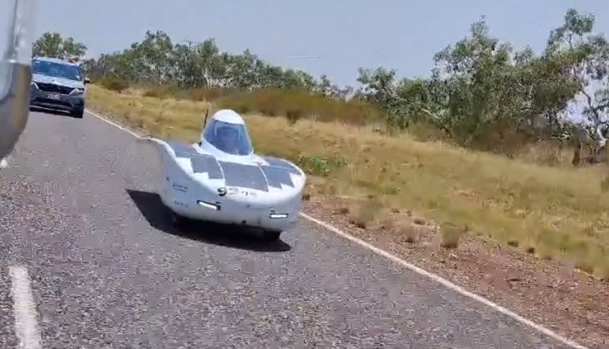 Mașina solară a studenților de la UTCN a mers 300 de km cu succes, la concursul din Australia - VIDEO