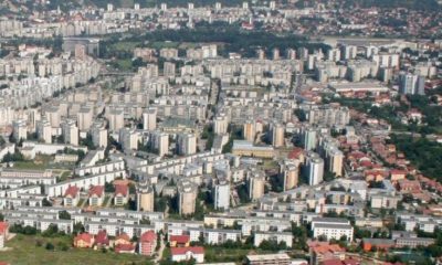 O familie din Cluj se plânge: „Parcul de joacă e amplasat foarte aproape de geamurile apartamentelor, vin părinți cu copii din alte părți, haos total”