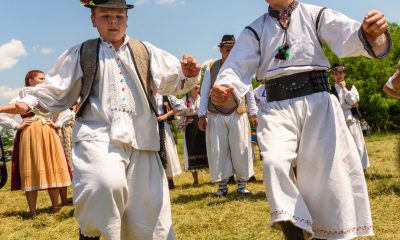 Păstrează datinilie vii! Zeci de tineri clujeni se vor întrece într-un concurs dedicat jocului tradițional românesc