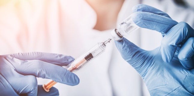 Pfizer/BioNTech, succes în testarea noului vaccin combinat anti-COVID și gripă