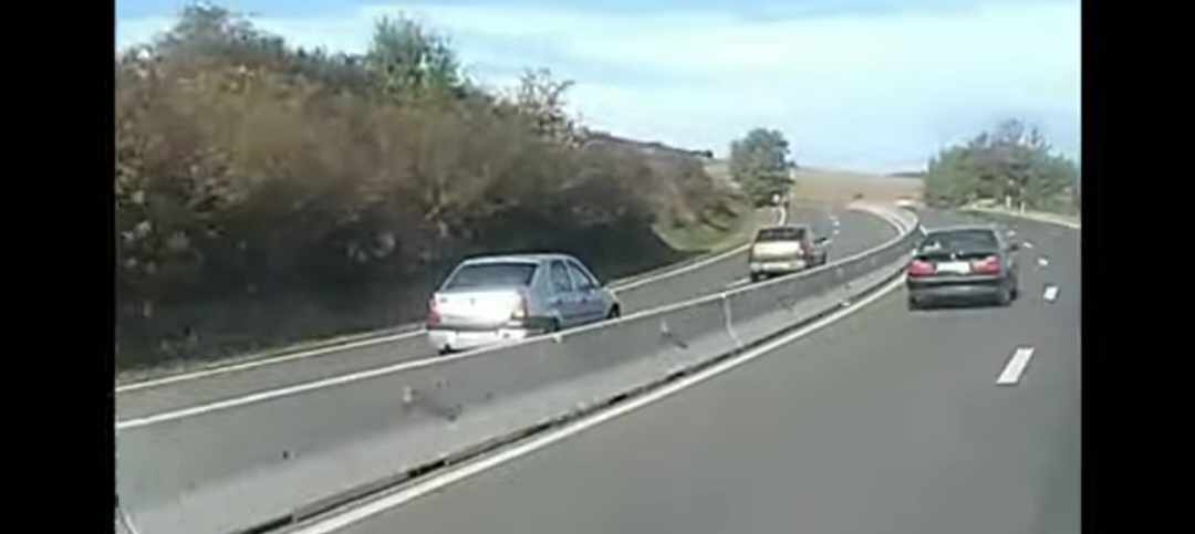 Scene halucinante! Două mașini, una după alta, surprinse pe CONTRASENS, pe DN1 Turda-Cluj - VIDEO