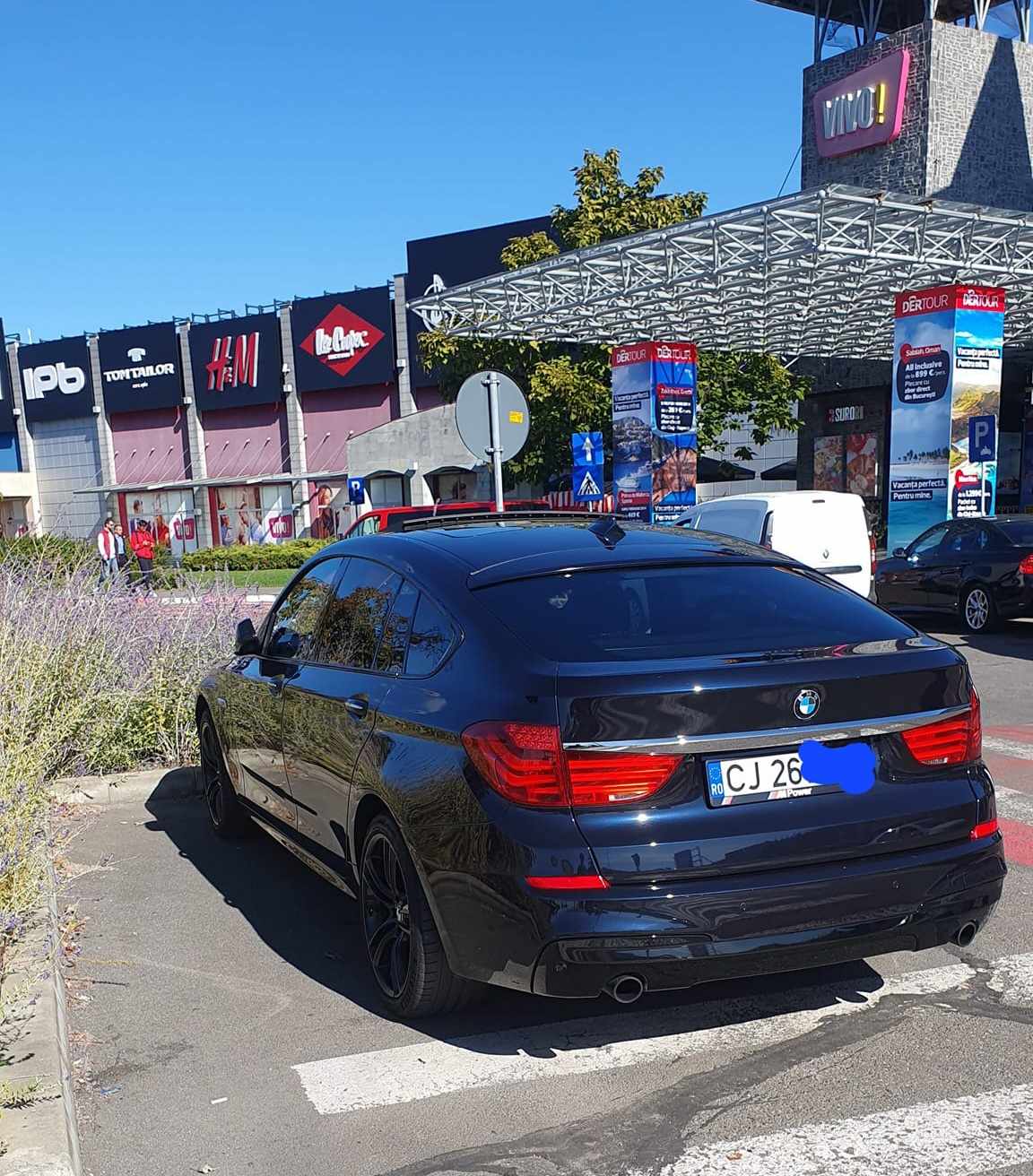 Șmecherii de Cluj parchează la VIVO unde vor! Clujean: „Are exclusiv parcare privată doar pentru BMW-uri”