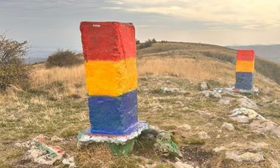 Tricolorul Românesc a fost repus pe bornele de la Piatra Secuiului din Apuseni: „Amu rânduiala e cum trebuie”