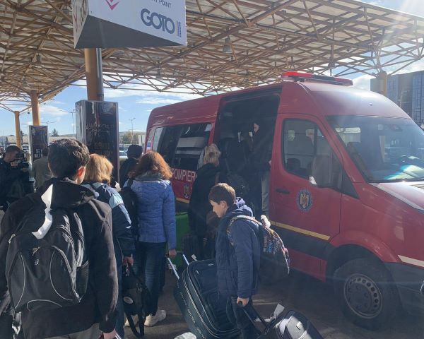 Un avion cu 155 de cetățeni ucraineni evacuați din Israel a ateriza luni, 16 octombrie, pe Aeroportul Internațional „Avram Iancu” Cluj/ Foto: Departamentul pentru Situaţii de Urgenţă - Facebook