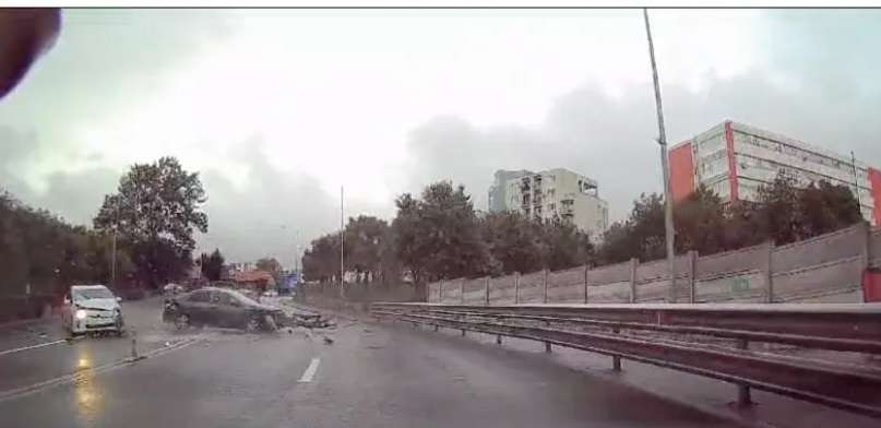 VIDEO. Cum s-a produs accidentul de pe Calea Turzii în care a fost implicată o mașină care face Bolt. Un șofer a pierdut brusc controlul volanului