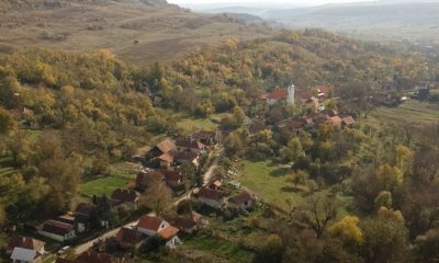 (Video) Satul de poveste din Cluj, excelent pentru o plimbare de toamnă. Este cunoscut drept satul de piatră cu aproximativ o sută de suflete și cinci biserici