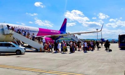 Îmbarcare avion Wizz Air de pe Aeroportul Internațional Cluj/ Foto: Facebook - Aeroportul Internațional Avram Iancu Cluj