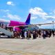 Îmbarcare avion Wizz Air de pe Aeroportul Internațional Cluj/ Foto: Facebook - Aeroportul Internațional Avram Iancu Cluj