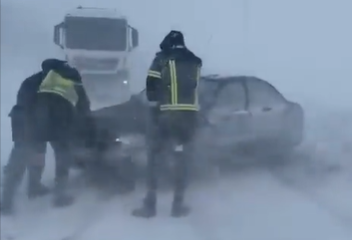 Zece persoane au murit în Ucraina în urma recentelor furtuni de zăpadă/ Foto: @Earth42morrow -Twitter