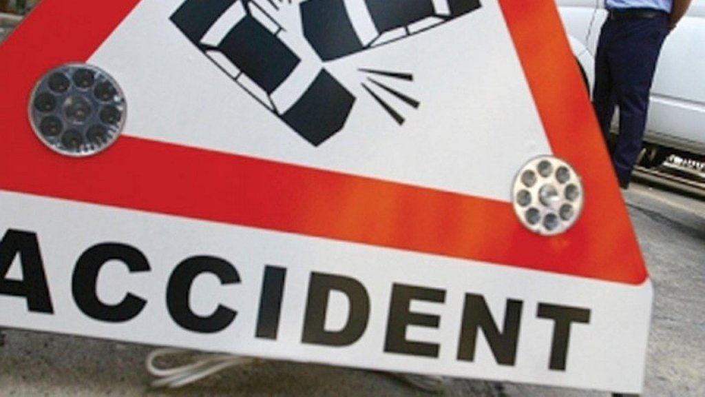 Accident între un autoturism și o autoutilitară, în Cluj. Două persoane rănite