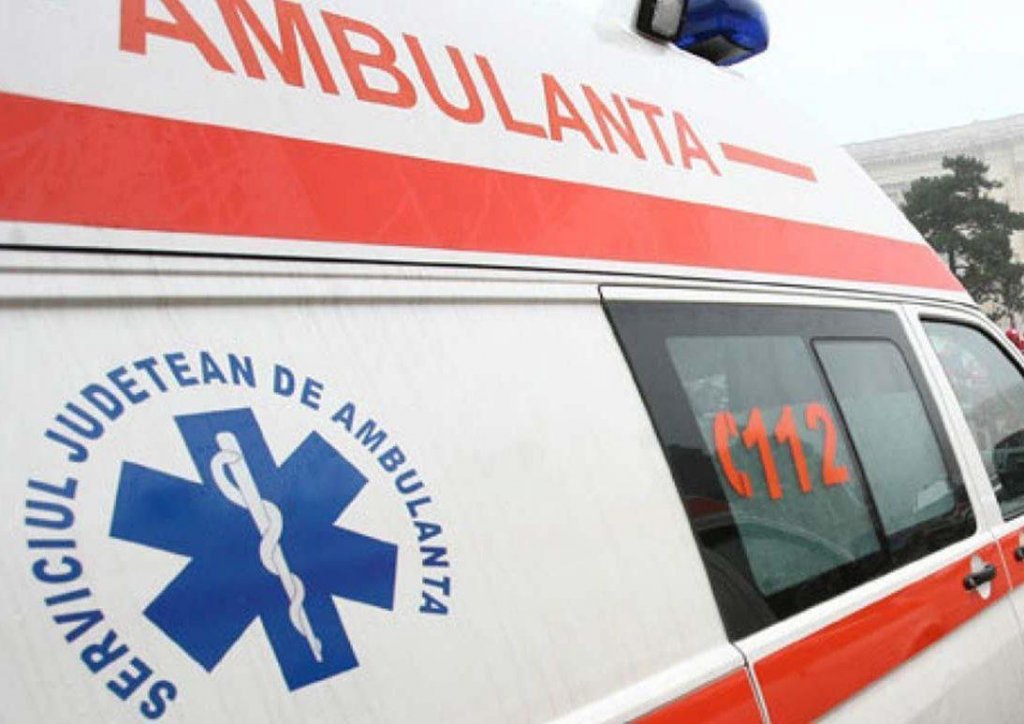 Accident rutier în Cluj-Napoca. Tânăr de 18 ani rănit, transportat la spital
