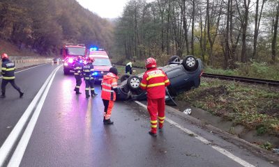 Accidente în lanț în Cluj! ISU intervine pe DN1 E60, în localitatea Negreni o mașină s-a răsturnat - FOTO