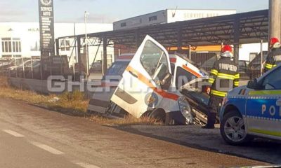 O ambulanță a fost implicată într-un accident rutier, produs luni dimineață, în zona localității Nima, județul Cluj/ Foto: gherlainfo.ro