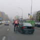 Biciclistul, la un pas să fie lovit/ Foto: captură ecran video Info Trafic Cluj-Napoca - Facebook