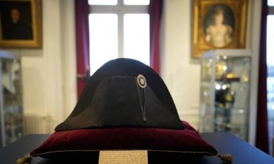 Celebra pălărie a lui Napoleon Bonaparte a fost vândută pe o sumă uriașă la o licitație din Paris