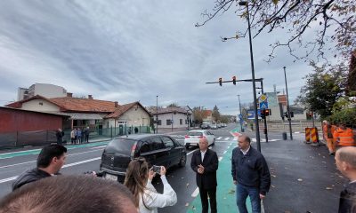 Cum a inaugurat Emil Boc o stradă din Cluj-Napoca! Vorbea de unul singur spre un telefon și a spus ”Vă mulțumesc tuturor!” - VIDEO