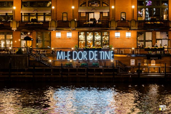 Asociația Daisler anunță aprinderea instalației „MI-E DOR DE TINE” pentru prima dată în Germania, la Köln – Cologne. Instalația este găzduită de celebrul Muzeul al Ciocolatei pe malul Rinului/ Foto: Lights On Romania