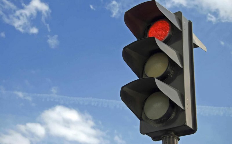 Noi semafoare puse în funcțiune în Piața Gării: „Rugăm conducătorii auto și pietonii să circule cu prudență”