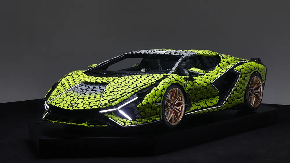 O replică în mărime naturală a unui Lamborghini va fi expusă în Cluj! Construcția este realizată din peste 400.000 de piese LEGO