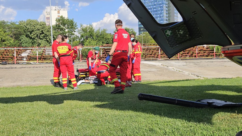 Peste 20 de persoane în stare critică, transportate la spital de Unitatea Specială de Aviație Cluj-Napoca, în luna octombrie