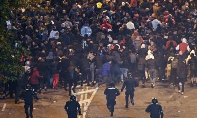 Confruntări între suporteri și polițiști, în urma meciului din preliminariile Euro 2024 dintre Ungaria și Bulgaria (2-2)/Foto: MTI