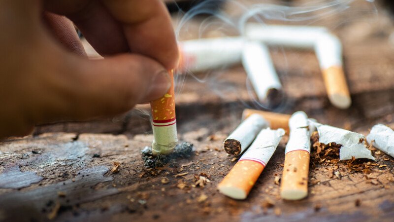 Pneumolog: 90% dintre fumători încep să fumeze înainte de 18 ani. Fumatul în rândul tinerilor crește probabilitatea utilizării altor droguri