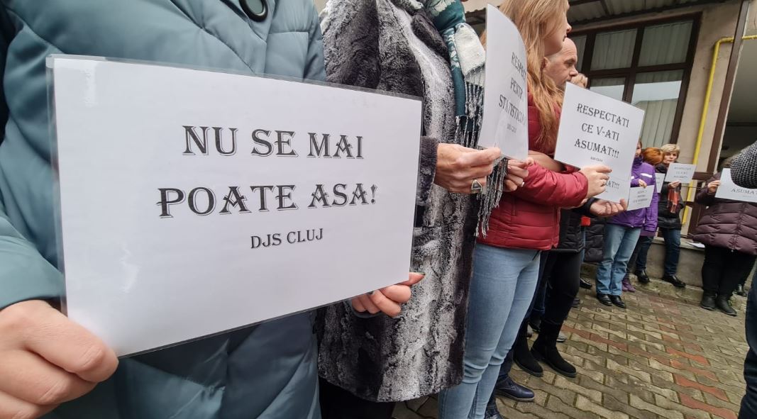 Protest spontan al angajaților Direcției Județene de Statistică Cluj/Foto: DJS Cluj Facebook.com