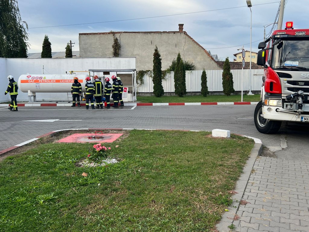 SCURGERI GPL la o stație de carburanți din Cluj-Napoca. Intervin pompierii