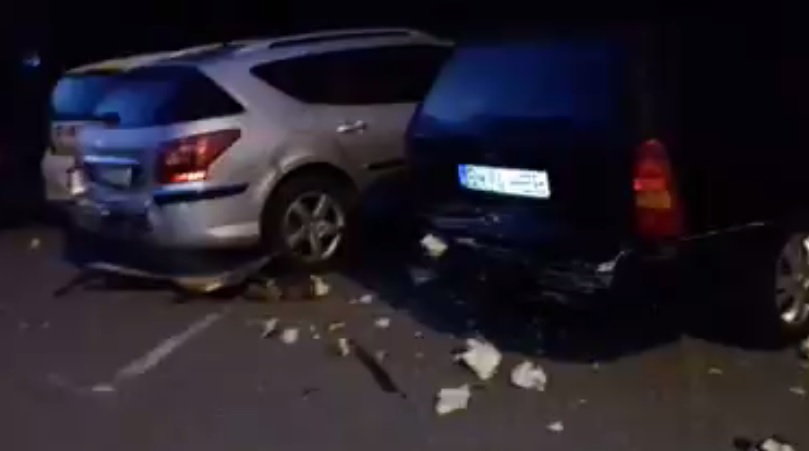 Un bețiv a lovit cu mașina trei autoturisme din Cluj-Napoca. Era atât de beat că nu a mai putut pleca de acolo