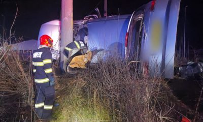 ACCIDENT MORTAL în Cluj: Maşină răsturnată pe calea ferată şi victimă în stop cardio încarcerată. Nu a răspuns manevrelor de resuscitare