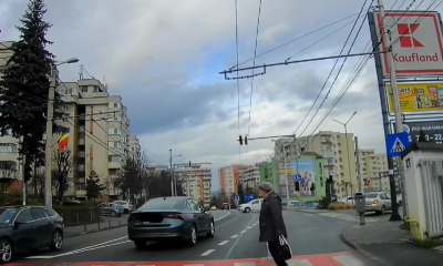 Femeie, la un pas să fie lovită de un șofer grăbit/ Foto: Info Trafic Cluj-Napoca - Facebook