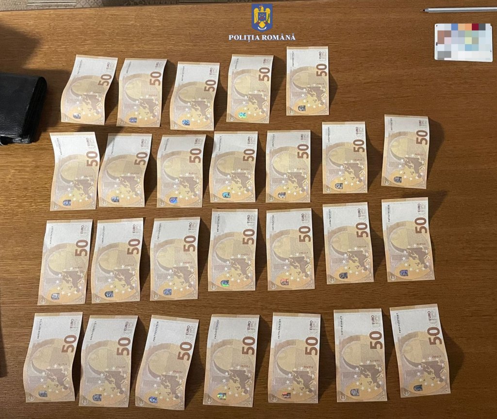 Bani falşi puşi în circulaţie în Cluj. Tânăr arestat după ce a cumpărat un laptop cu bancnote contrafăcute